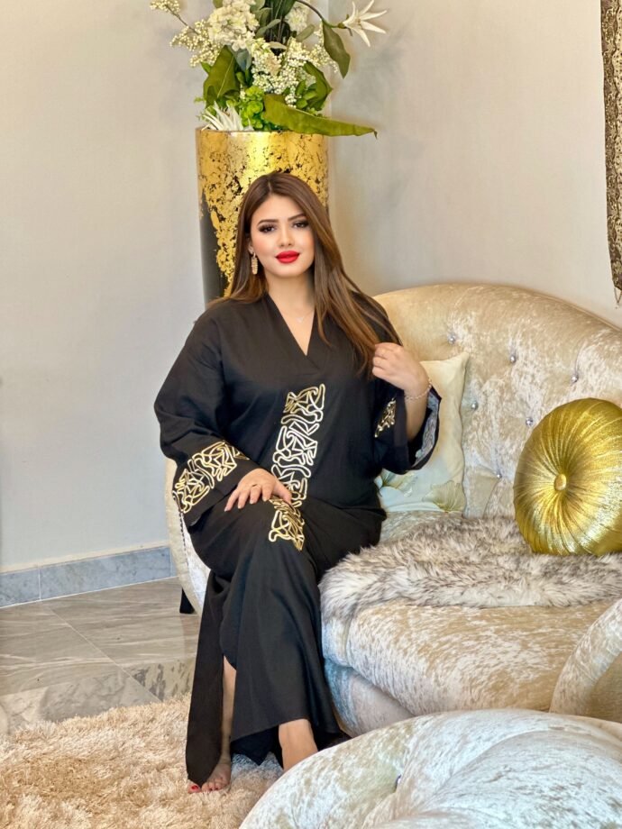 Robe en lin avec broderie haute qualité  Taille standard – Image 11